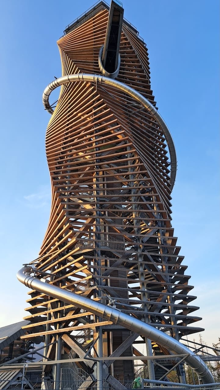 Aussichtsturm im Harz beim Urlaub in Hohegeiß